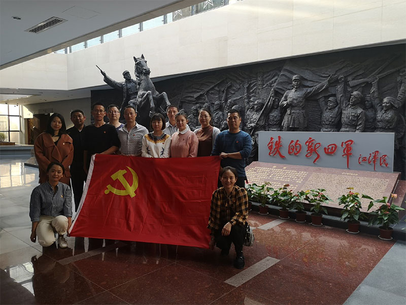區(qū)城建投黨支部開展革命傳統(tǒng)教育“緬懷先烈、重溫誓詞”主題黨日活動(dòng)