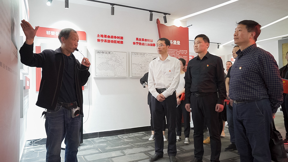 屯溪區(qū)國投集團開展學(xué)黨史、祭英烈主題黨日活動