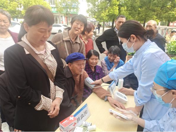百姓健康系我心，黨員服務(wù)進社區(qū)