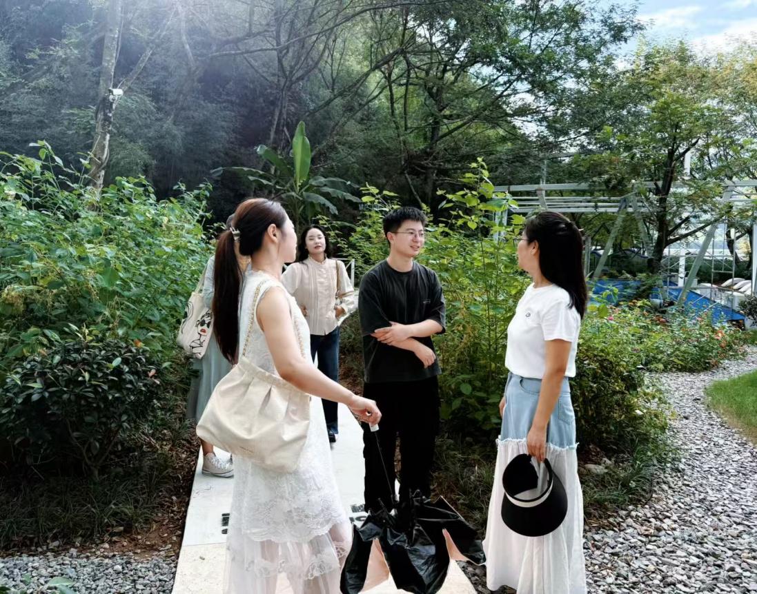 實地研學(xué)促提升 謀劃發(fā)展啟新程—昱城文旅公司黨支部開展“循‘雙村’賦能跡，謀文旅發(fā)展篇”主題黨日活動